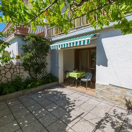 Апартаменты Nella. Цриквеница