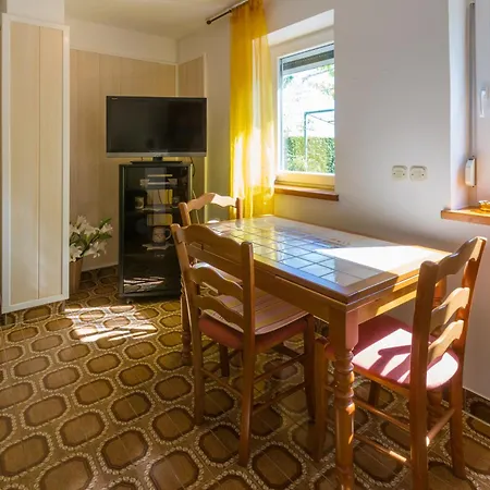 Апартаменты Nella. Цриквеница