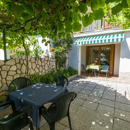 Nella. Lägenhet Crikvenica